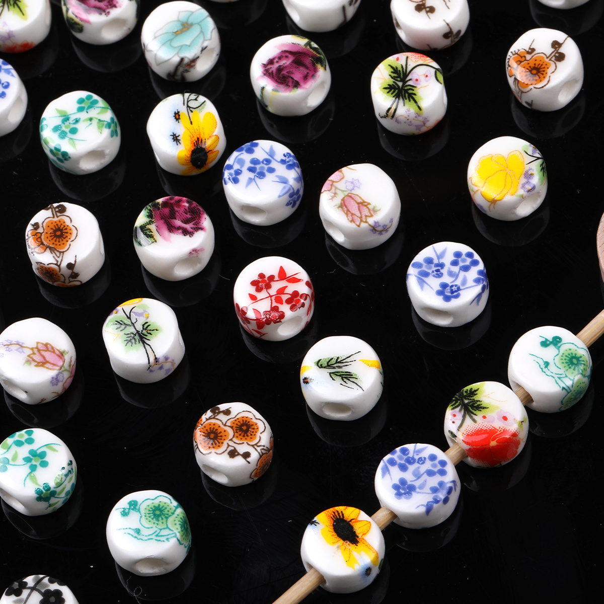 20pcs Random Color Flat Round Printed Flower Ceramic Beads